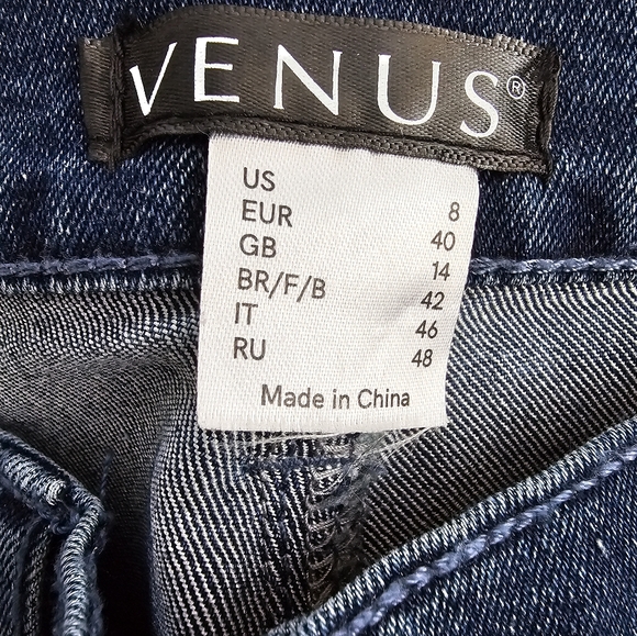NWOT VENUS CAPRI JEANS WITH SEQUENCE GOLD CUFF - Picture 6 of 7